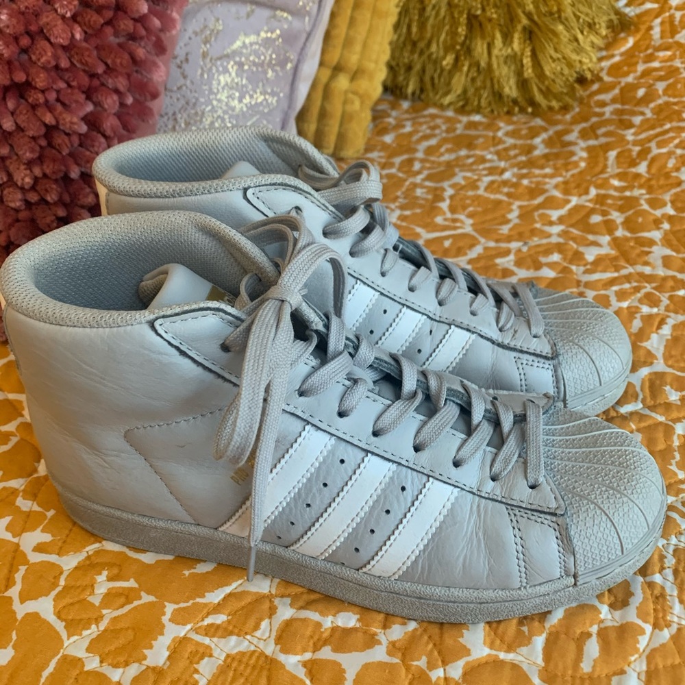 Size 5 1/2, women’s 7 1/2 adidas shoe